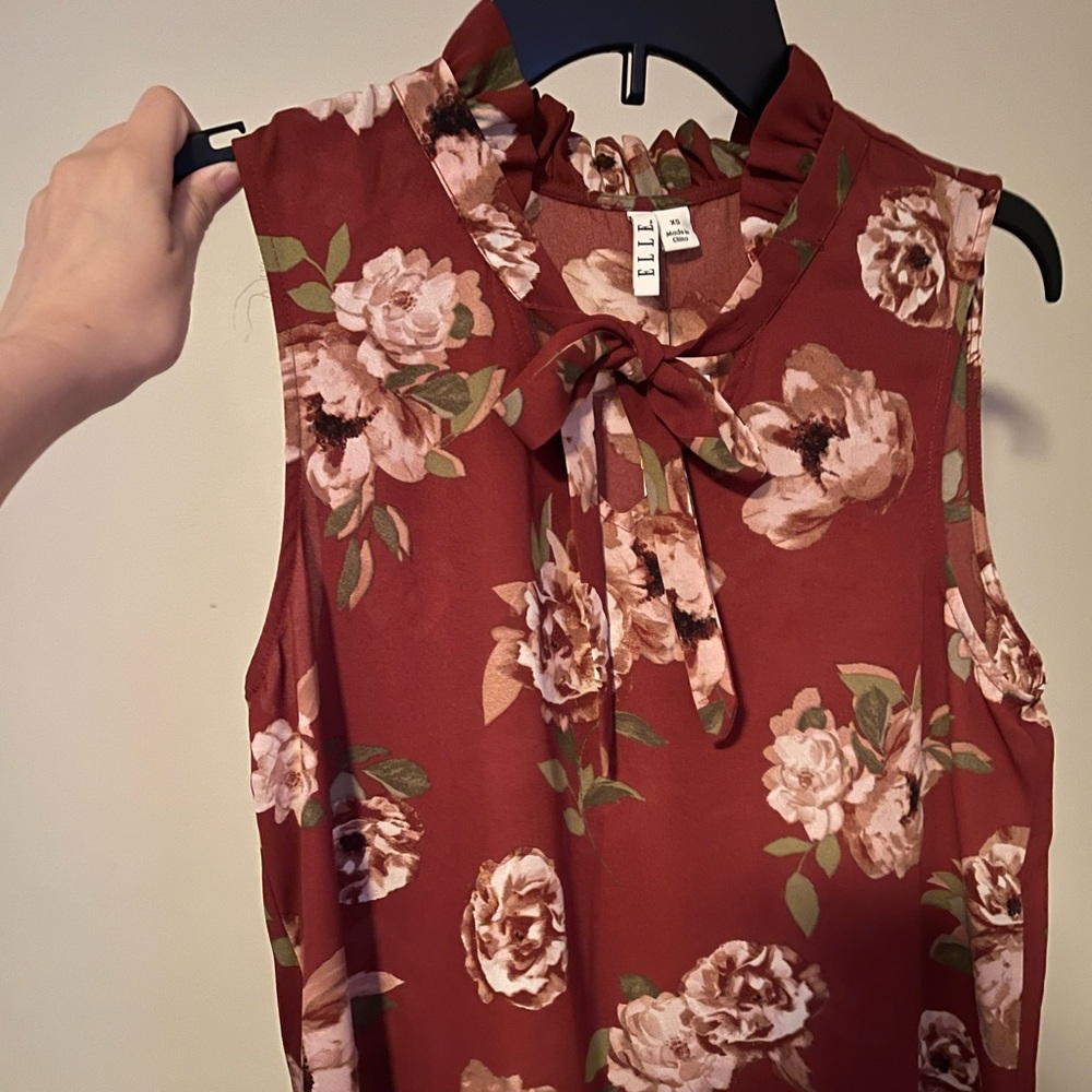 elle floral sleeveless blouse